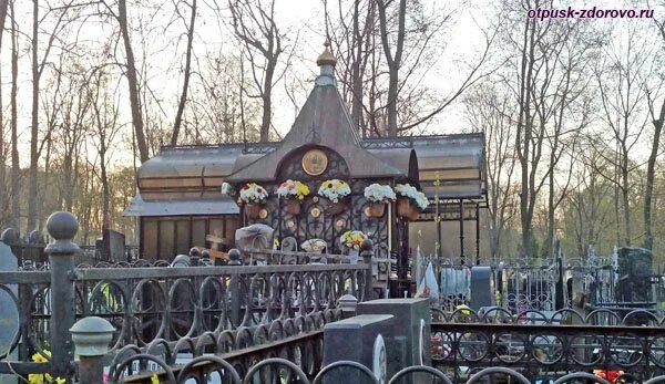 Часовня матроны московской на даниловском кладбище. Даниловское кладбище матрона московская. Могила матроны московской на даниловском. Даниловское кладбище матрона московская. Даниловский монастырь матрона московская.