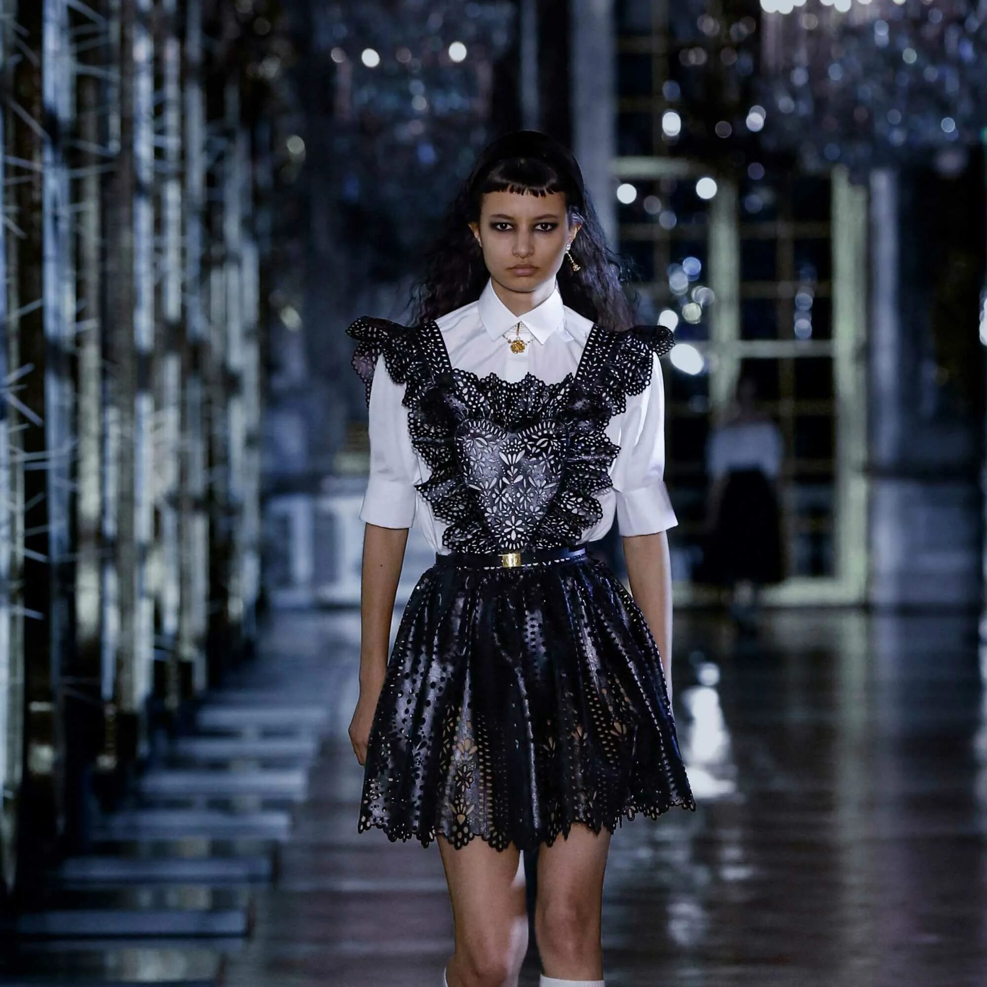 Показы мод 2025 осень зима. Диор показ 2025 осень зима. christian dior осень-зима 2025-2025. кристиан диор коллекция 2025 осень-зима. кристиан диор 2025 зима.