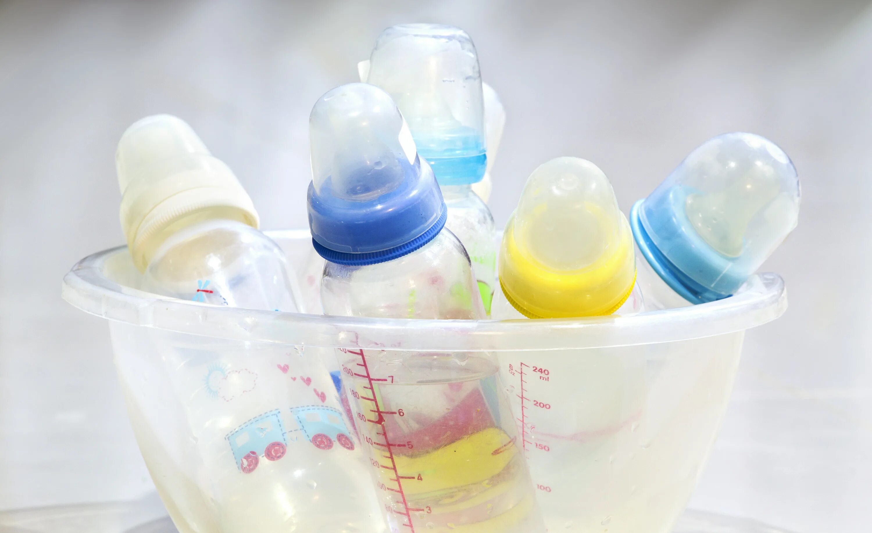 Стерилизация сосок и бутылочек. Детские бутылочки стерилизация. Стерилизации бутылочек для кормления новорожденных. Бутылочки новорожденного стерилизация.
