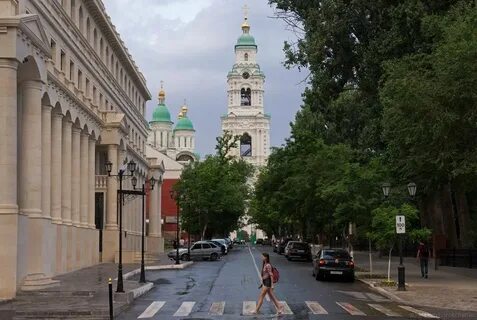 Со стороны улицы
