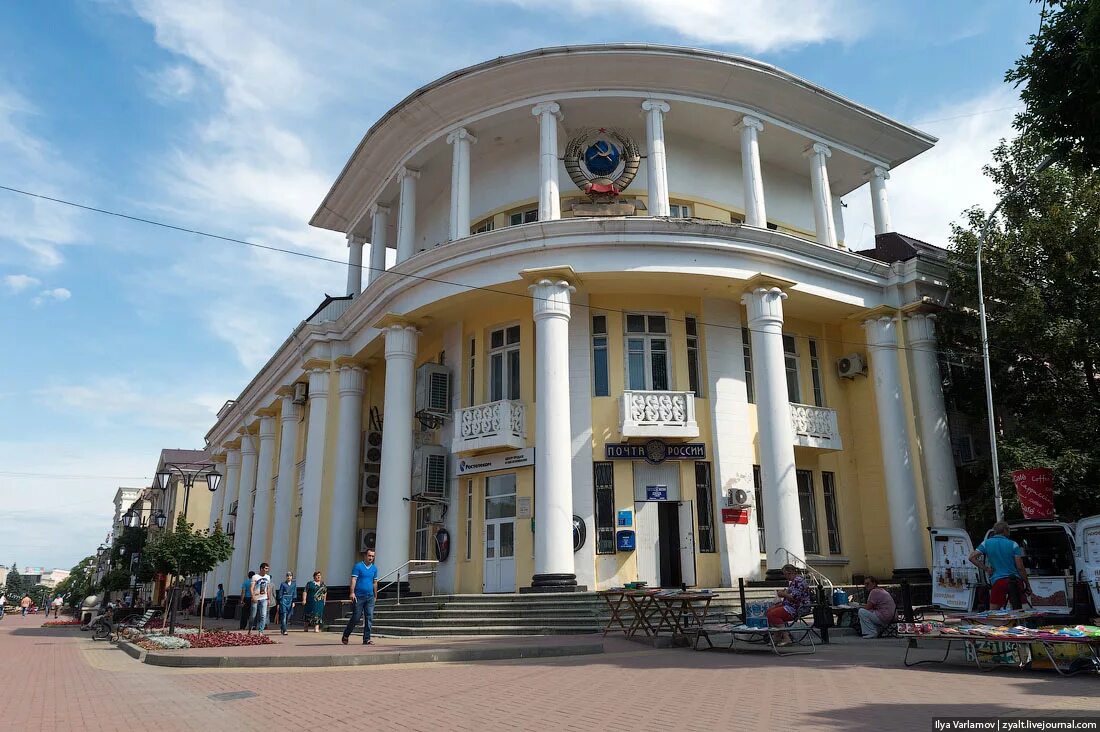 Администрация черкесска. Здание драмтеатра Черкесск. Черкесский театр драмы г. Черкесск. Фотография драмтеатра Черкесск. Первомайская 30 Черкесск.