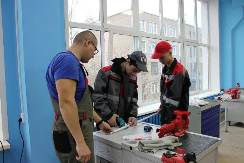 кпиас киров. сайт колледжа промышленности и автомобильного сервиса. лучший по профессии котельнич. колледж промышленности и автомобильного сервиса. навыки мудрых 50+ 2021 ремонт и обслуживание автомобилей.