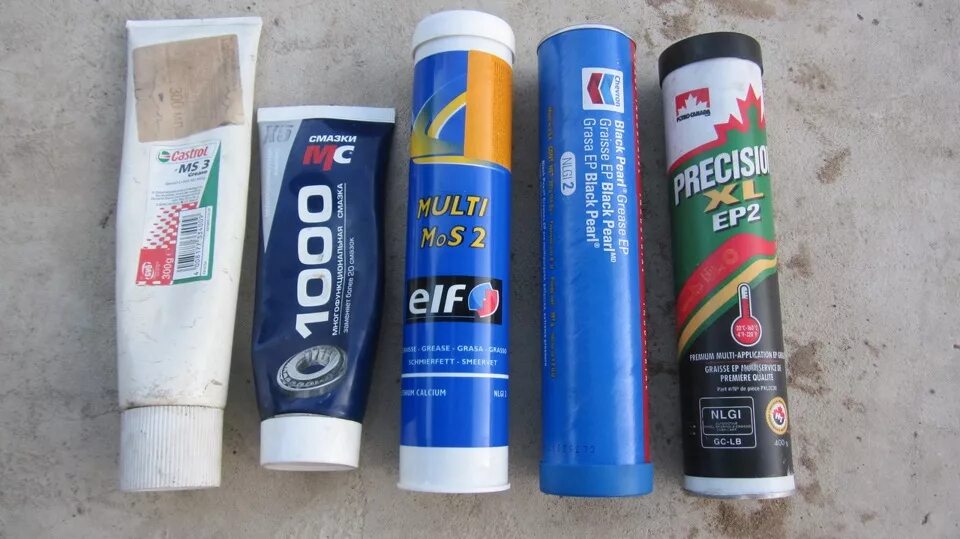 Белая смазка для подшипников ступицы. Высокотемпературная смазка для суппортов. Как пользоваться смазкой в металлических тубах. Какой смазкой пользуетесь. Смазка для ступичных подшипников камаза.