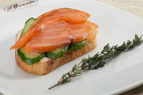 Копченый лосось с сыром