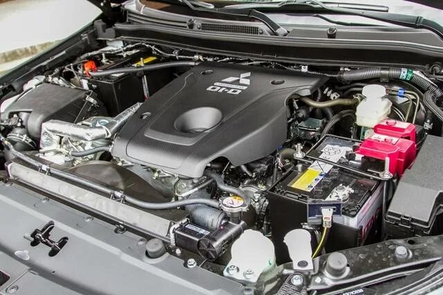 Двигатель митсубиси паджеро 3. Дизельный двигатель mitsubishi pajero sport. 5. Паджеро спорт 2 дизель 2. 5 дизель.