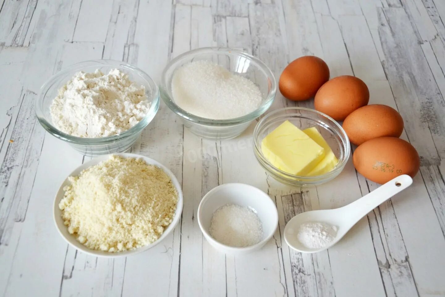 Что можно приготовить из яиц и какао. Ингредиенты для теста молоко яйца мука. Мука яйца ваниль. Мука,сахар,яйца,масло,корица,миндаль. Шпинат яйца мука масло.