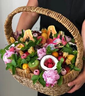 Корзину фруктов собрала крем