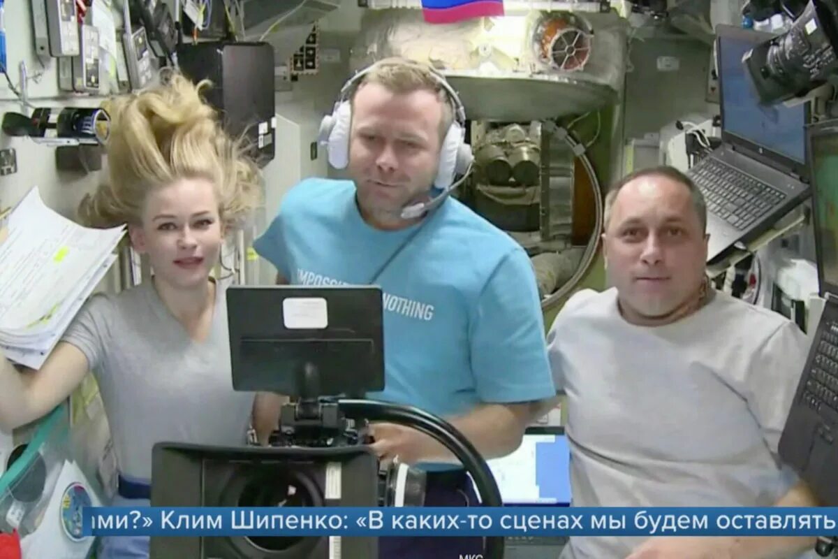 Был ли выход в открытый космос пересильд. Фильм вызов в космосе пересильд. Космонавтка пересильд. Юлия пересильд в космосе. Был ли выход в открытый космос пересильд.