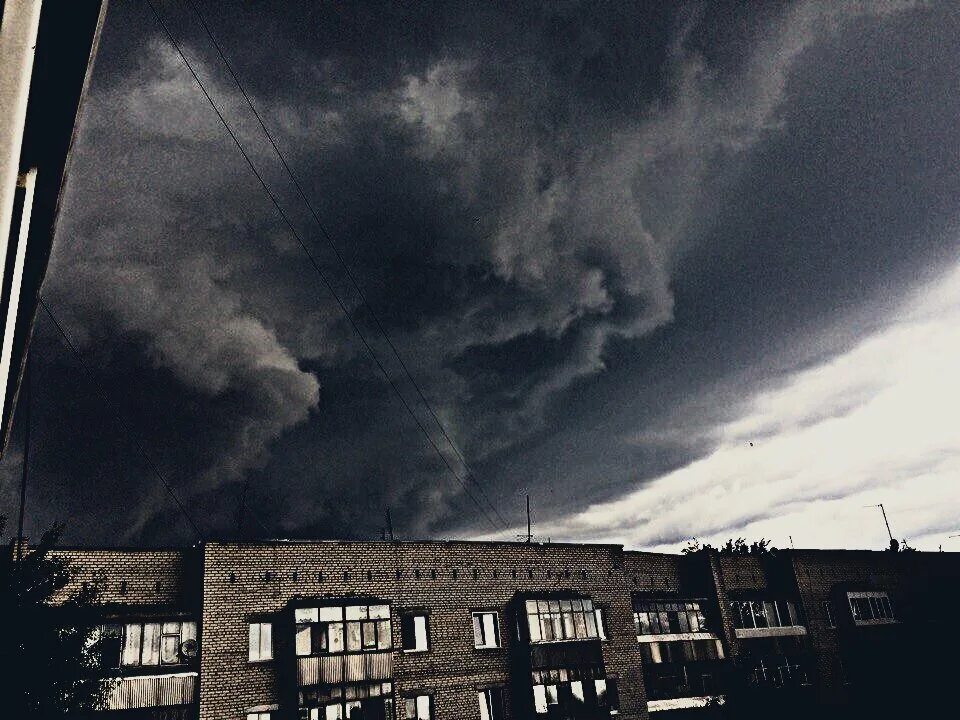 Дожди димитровград. Торнадо в ульяновске. смерч в ульяновской области. димитровград ночью. смерч в городе картинки.