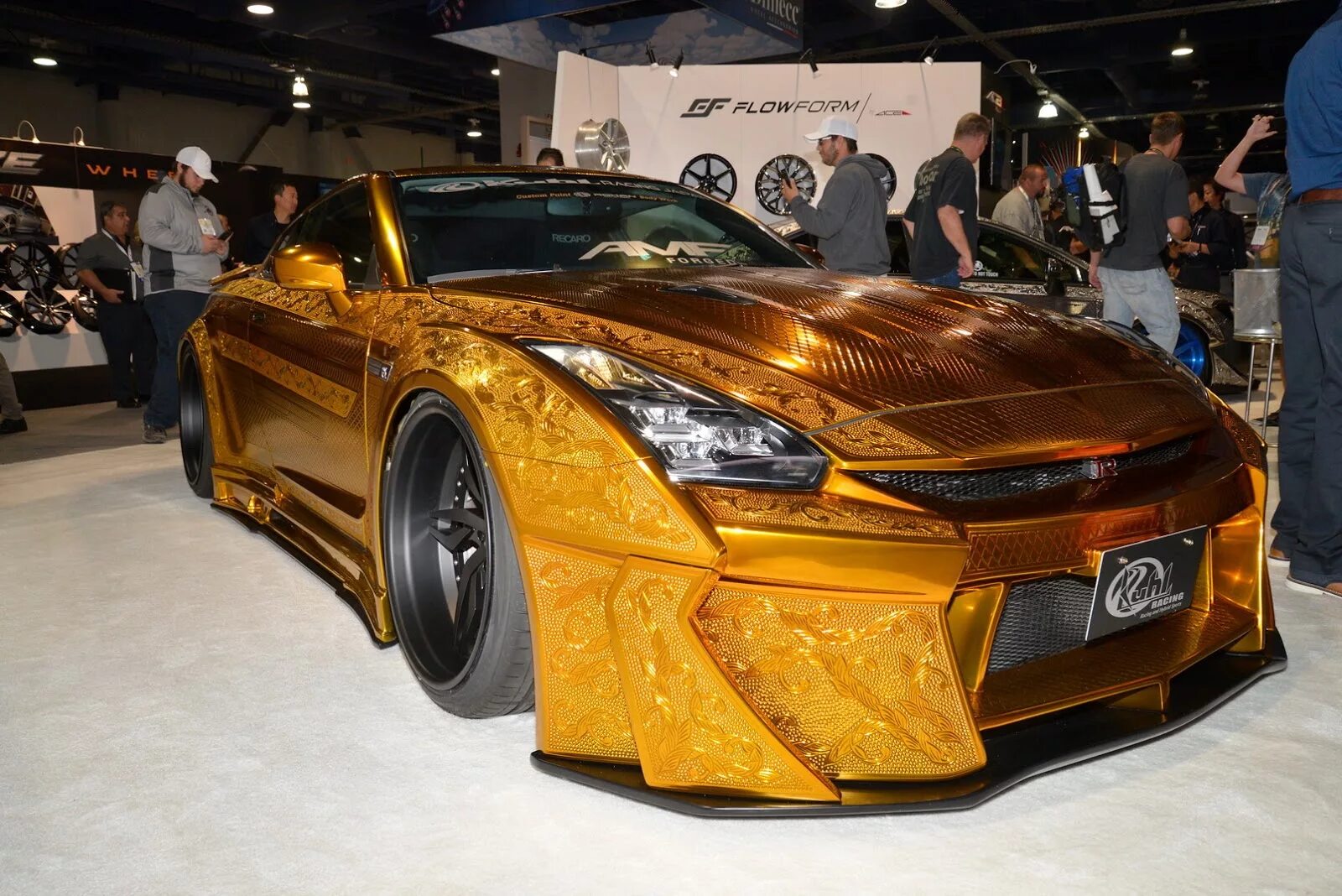 Nissan GTR 21 золотой. Золотая Ламба шейха Дубая. Nissan GTR Gold Dubai. Золотая Lamborghini Aventador. Самый дорогой лист