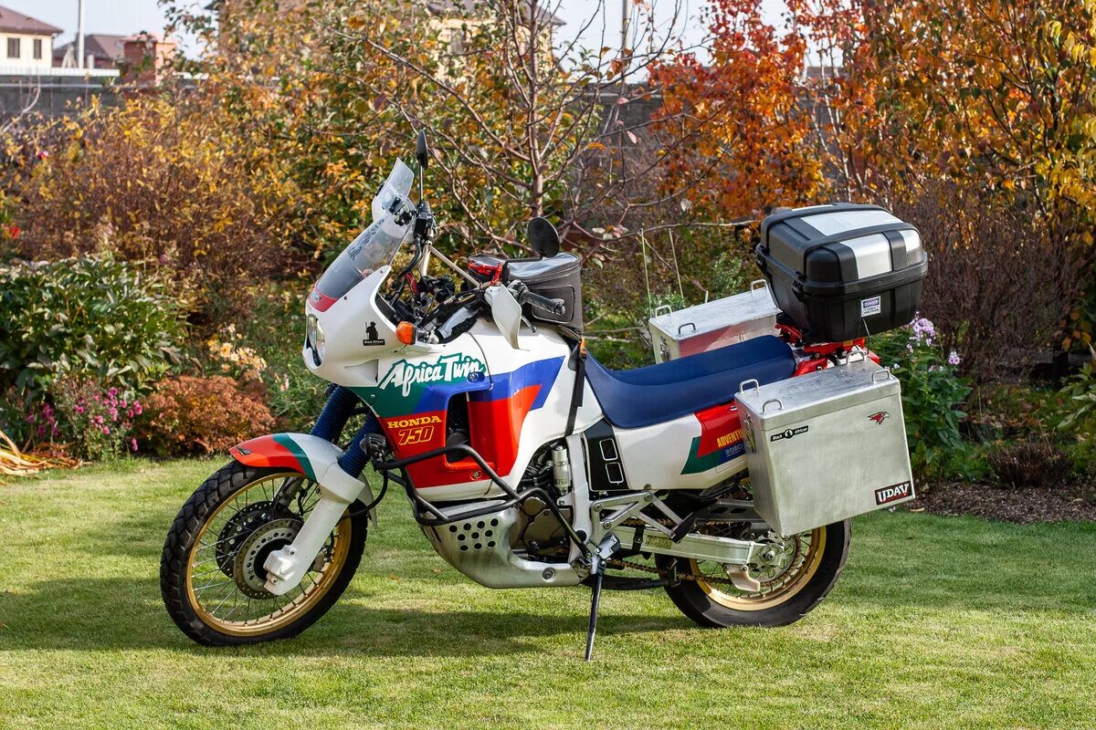 Хонда твин 750 купить. Honda Africa Twin 750. Honda XRV 750 Africa Twin. Honda Africa Twin 750 1998. Honda Africa Twin XRV.