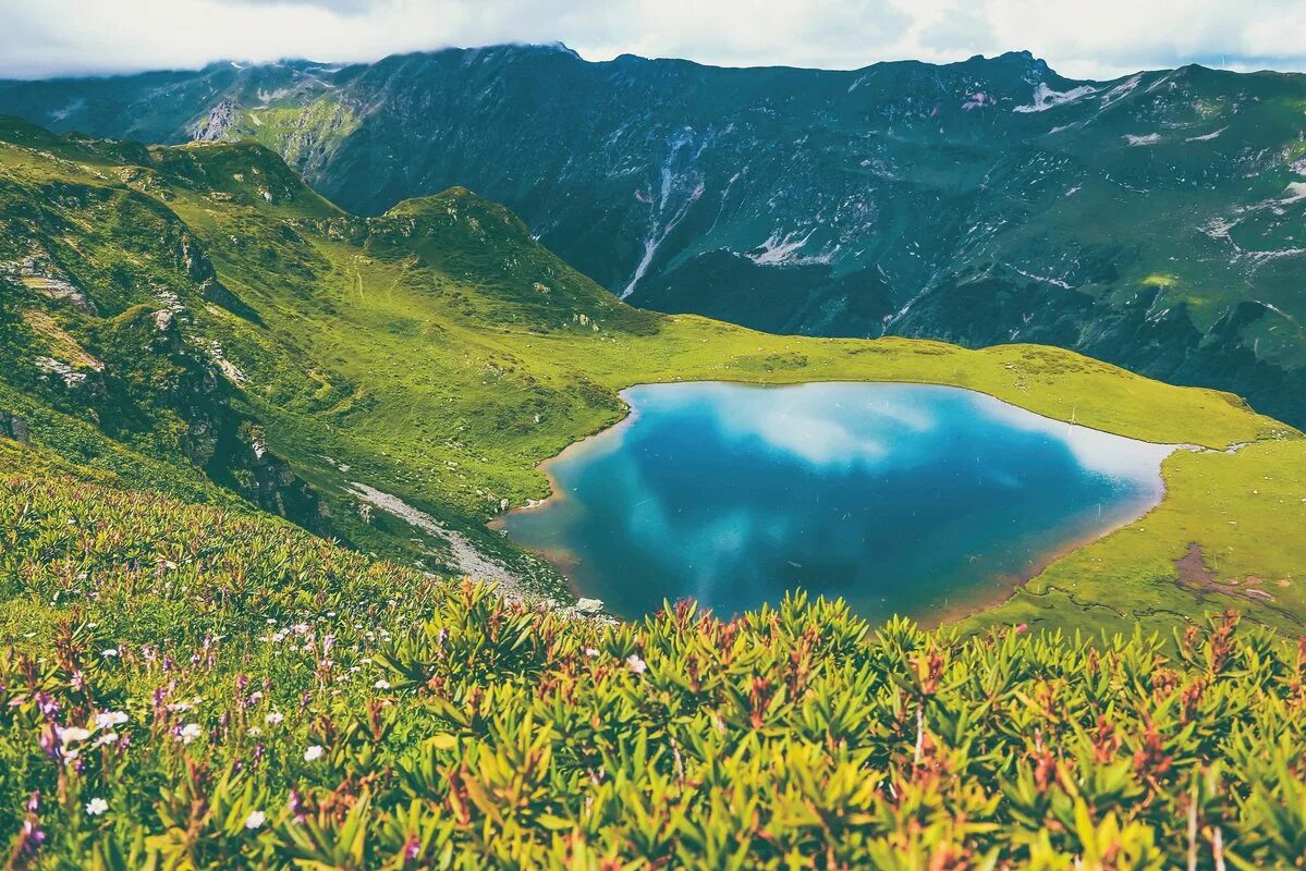 Абхазия. Рица. Долина семи озёр. Озеро Мзы и Альпийские Луга в Абхазии. Горы в Абхазии в долине семи озер. Семиозерье Абхазия. 7 озер абхазия