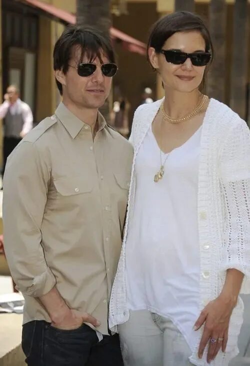 Tom Cruise looks relaxed as he chats to female co-stars on Mena set Tom cruise, 