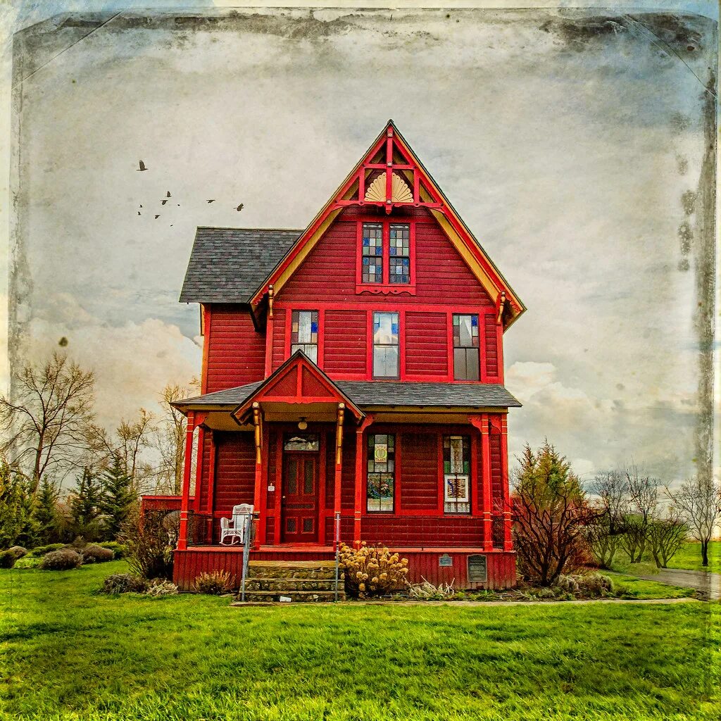 Домики красного цвета. Красный домик. Красный дом в поле. Пейзаж с красным домом. Деревянные дома красного цвета.