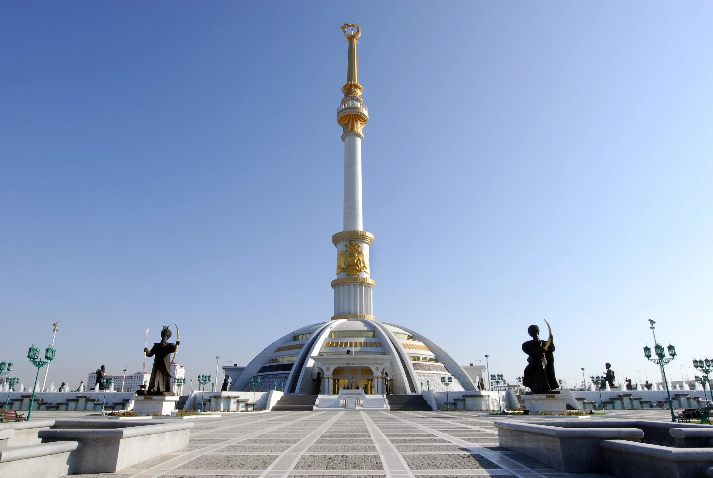 Арка независимости туркменистана. С праздником независимости туркменистана. Парад 2022 ашхабад. День независимости туркменистана. Парк независимости в ашхабаде.