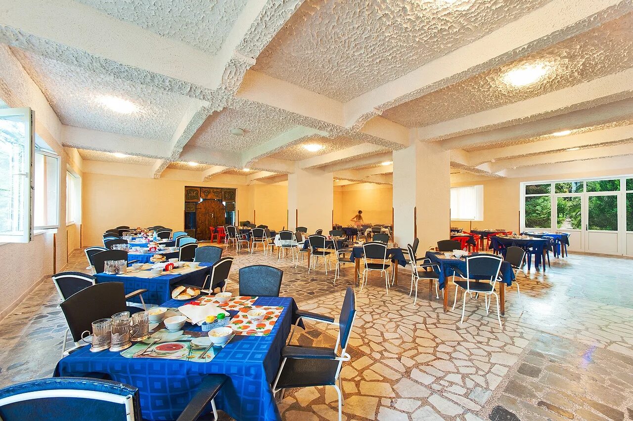 Санаторий имени челюскинцев гагра. Лагуна пансионат цандрипш. Гагрипш 3 абхазия гагра. Пансионат антилла гагра отзывы. Багрипш пансионат абхазия гагрский.