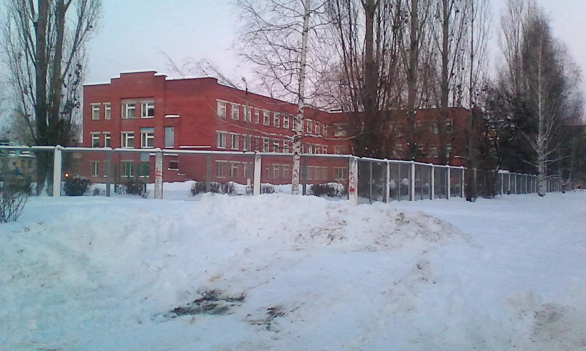 Красное сш. Земская школа звягинки. Красная школа улица ленина 201а, элиста, калмыкия, россия. Красное сш. Школа п красное ненецкий автономный округ.