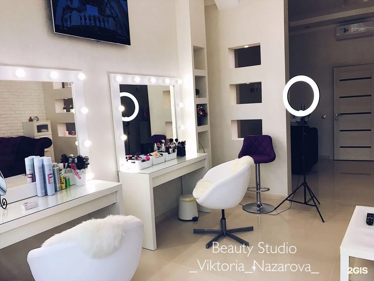 Студия макияжа. Салон визажа. Студия макияжа. Студия визажиста и стилиста. Студия макияжа.