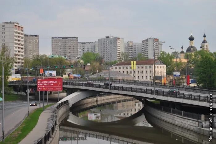 Лефортово москва. Лефортовский мост Москва. Район Лефортово. Лефортово (район Москвы). Лефортово улица Золотая.