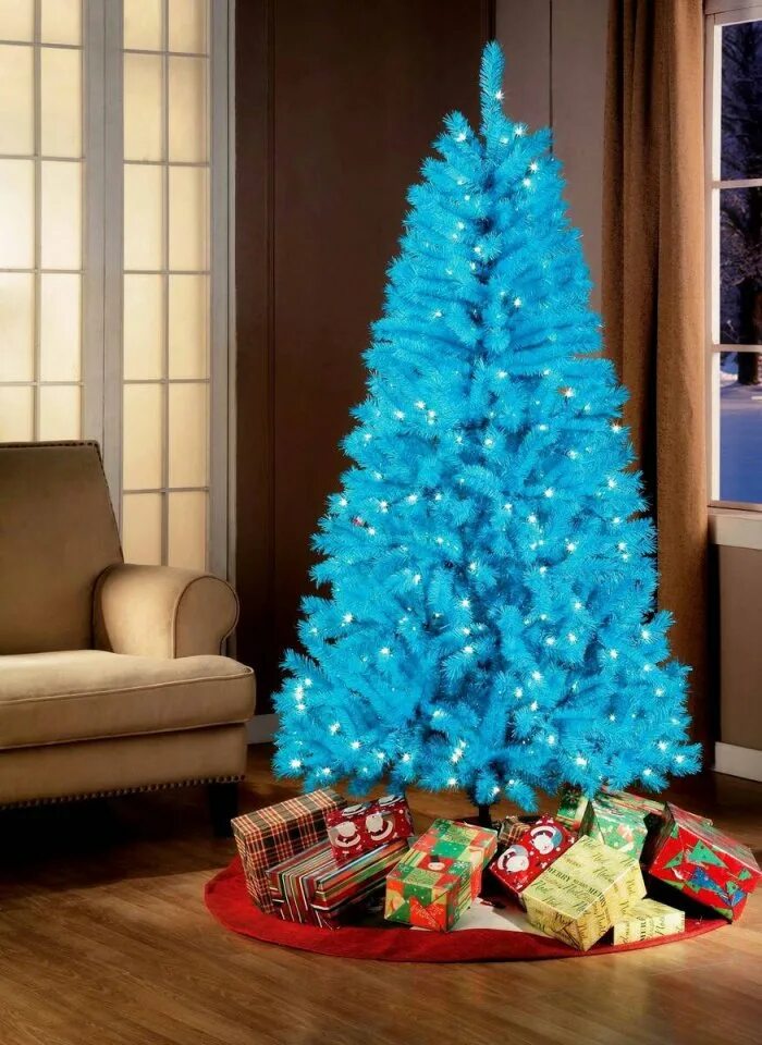 Новогодняя елка. Голубая елка. Голуби на елку. Красивая елка.