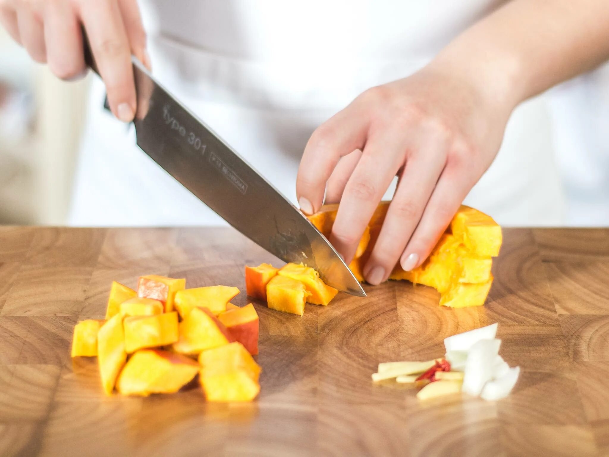 как резать имбирь. как резать имбирь. очистка имбиря. ложечка имбиря. как порезать имбирь в компот.