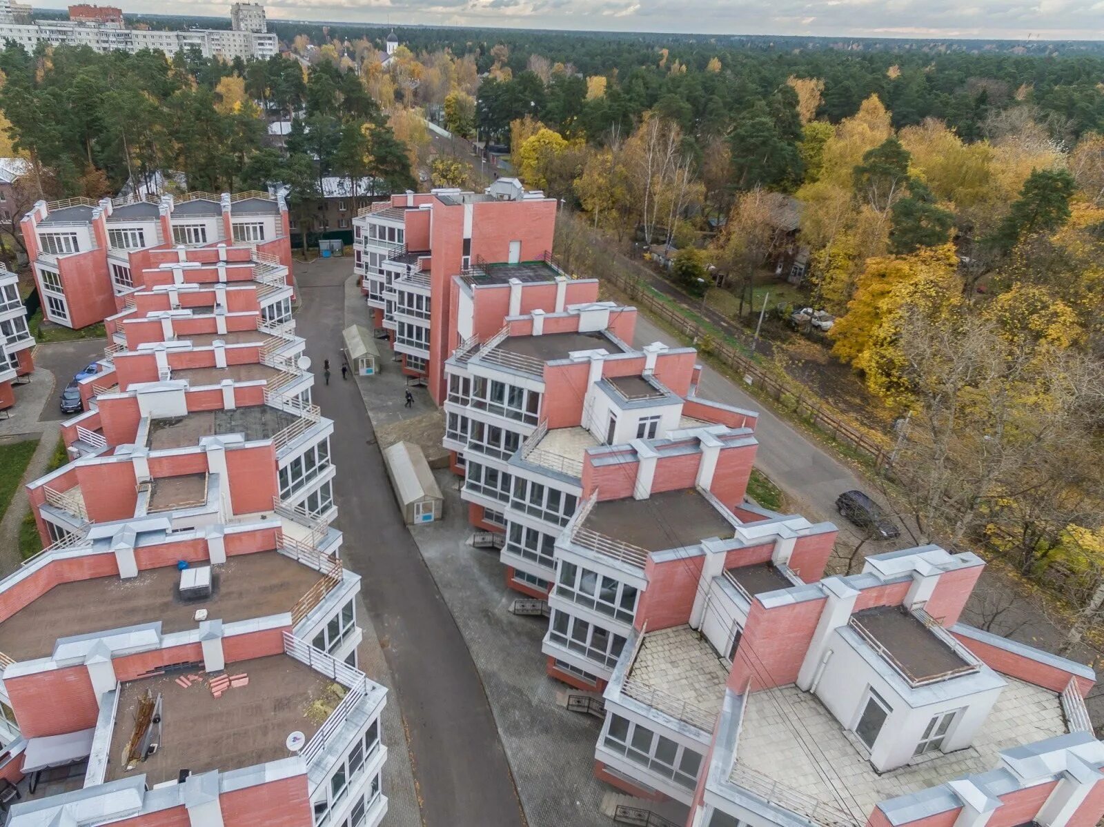 Купить дом жуковский московская. ЖК Кратово Village Нижегородская ул., 28б. Кратово Вилладж Жуковский. ЖК Кратово Жуковский. Поселок Кратово коттеджный поселок.