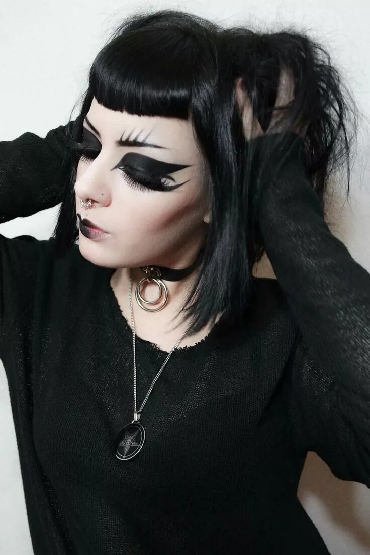 Пин на доске ✨ GOTH ***ᔕ TƳ ᒪ E ★ ⃣★ ⃣✨ Макияж в стиле панк, Макияж готов, Темный 