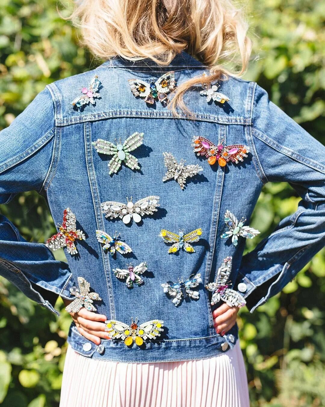 декор джинсовой куртки. куртка джинсовая crossby denim 1204 cr vegas. джинсовые куртки декорированные. задекорировать джинсовую куртку. расшитые джинсовые куртки.