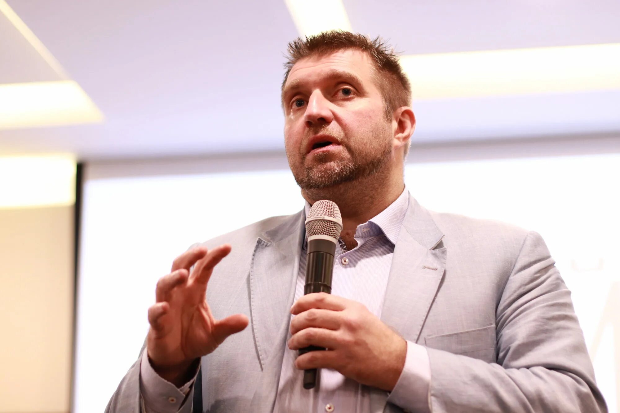 Бизнесмен потапенко. Потапенко дмитрий валерьевич фото. Потапенко экономист. Дмитрий потапенко бизнесмен. Бизнесмен потапенко.