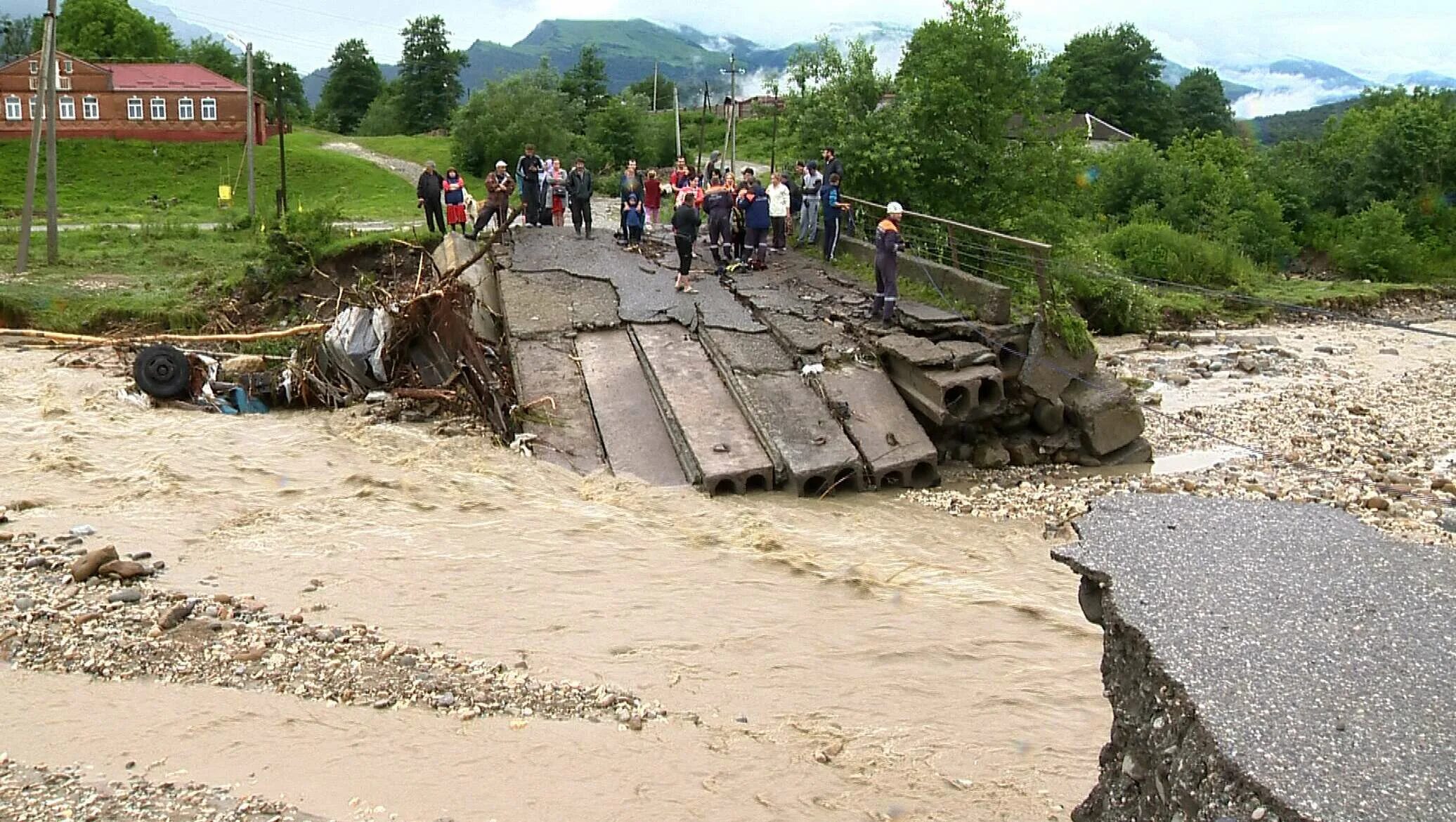 Река Камбилеевка в Северной Осетии. Наводнение 2002 Северная Осетия. Дзуарикау река. Река Камбилеевка. Погода в дзуарикау