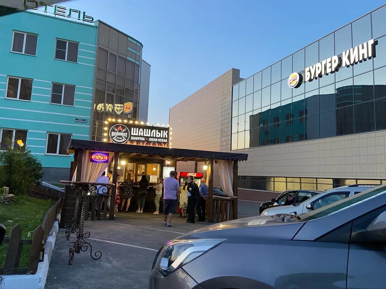 Вкусно и быстро доставка. Суши фиджи старый оскол. Вкусный оскол. Пират пицца цезарь пицца. Роллы шик.