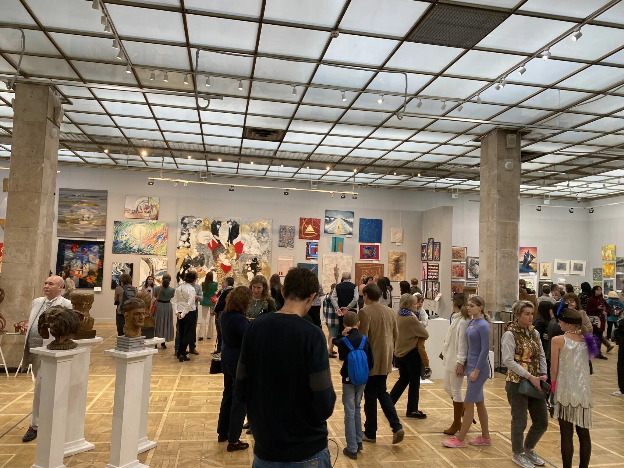 Современное искусство в Москве. Современные галереи Москвы. Совещание в картинных галереях современного искусства. Творчество в Москве
