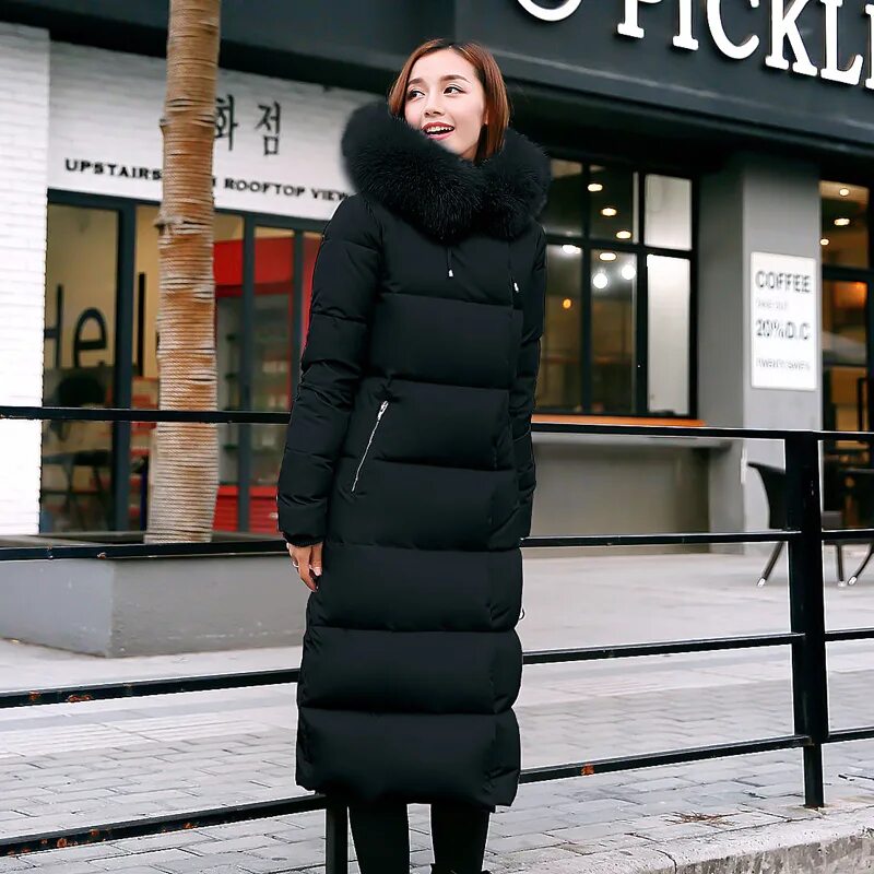 Пуховик одри глория. Длинный пуховик женский. Пуховики длинные женские недорого. Модный черный пуховик. Удлинённый пуховик женский.