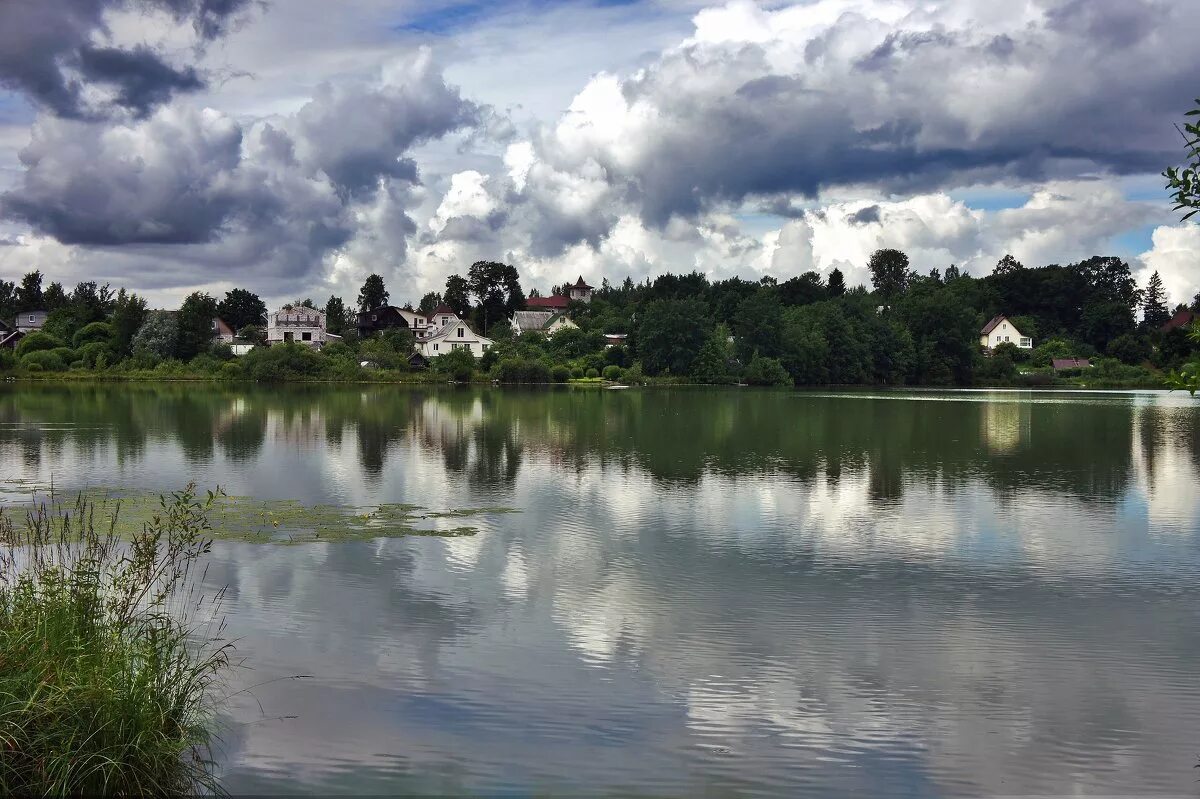 озерки летом спб. озерки кингисепп. храм николая чудотворца в ленинградской области. озерки кингисепп. поселок озерки храм николая чудотворца.