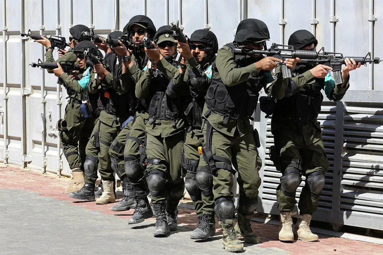 Swat kuwait. Иракский SWAT. Иракский спецназ SWAT. Спецназ SWAT Сирии. Спецназ Мосула сват.