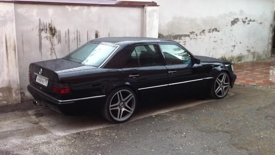 Mercedes-benz w124 брабус. Поставь 124. Mercedes w124 диски. Катализатор 124 мотор. Мерседес е500 волчок салон.