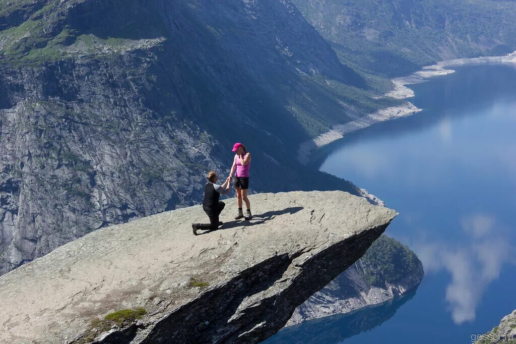 скала троллтунга (норвегия). гора скьеггедаль норвегия. озеро рингедалсватн норвегия. фьорды норвегии язык тролля. гора скьеггедаль норвегия.