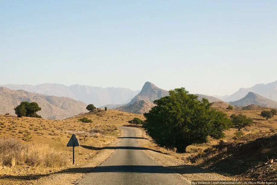 Марокко дороги и транспорт. Ущелье дадес марокко. Долина дадес марракеш. Карши китаб перевал. Марокко фото города и дорог в городе.