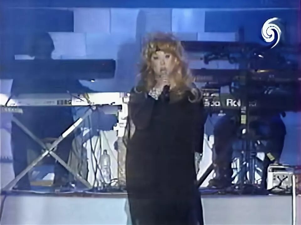 Пугачева бумажный змей. Пугачева 2000. Alla Pugacheva 1984 - бумажный змей. Таврийские игры 2000. Пугачева плачет.