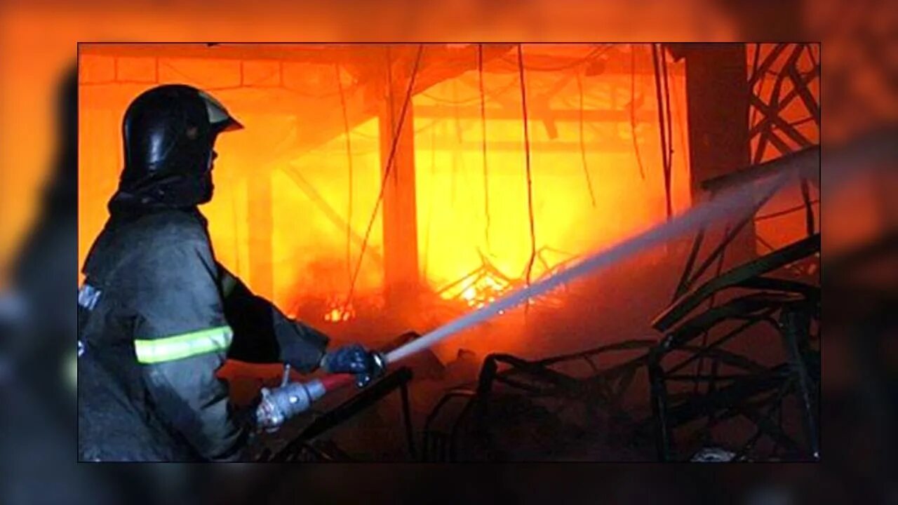 Пожар подлежит. Пожар в Москаленском районе. Борьба с пожаром пожарных в городе картинки фото.