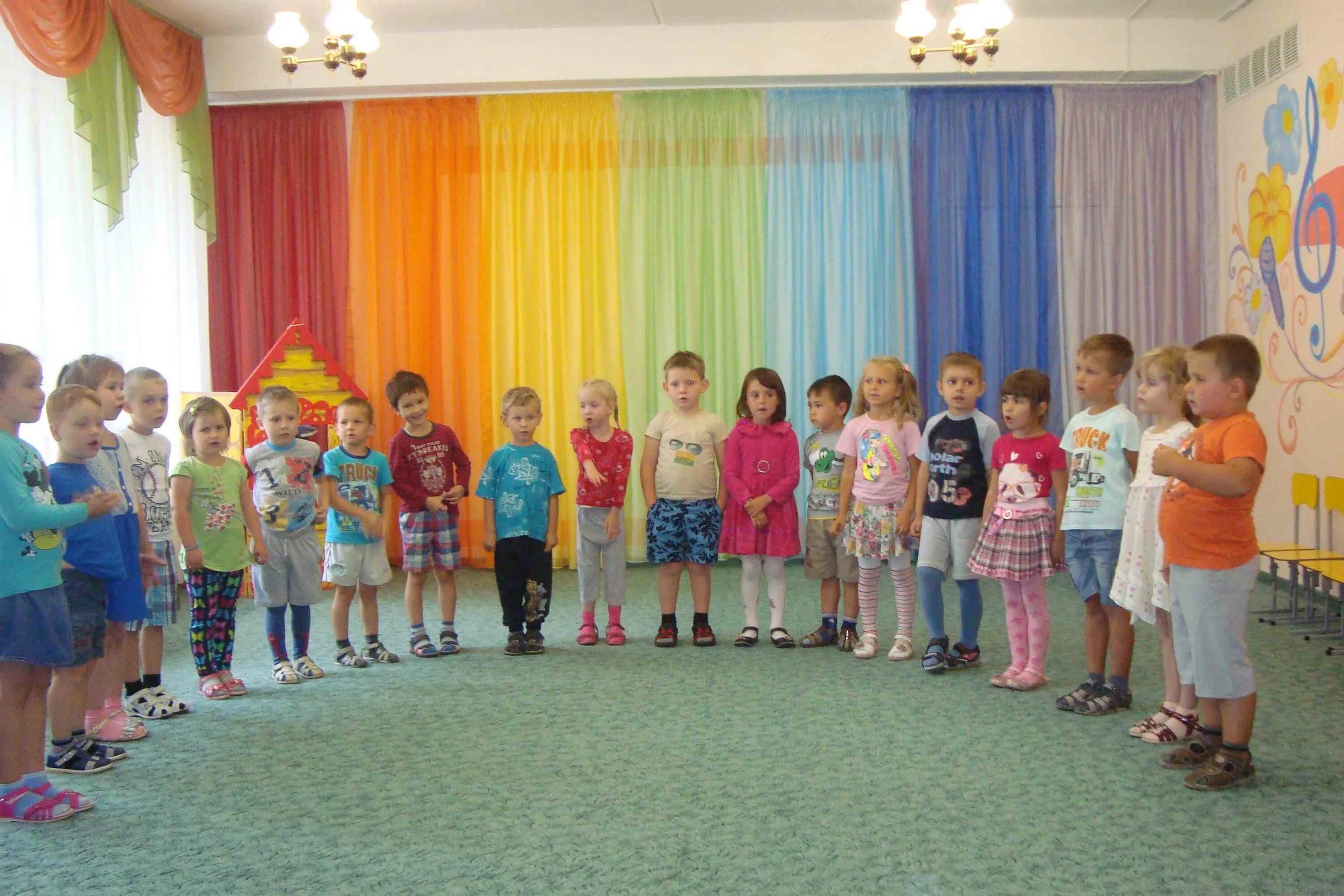 98 садик ярославль. чита детский сад 75. элитный детский сад. воспитательница из детского садика. детский сад сказка краснодар фото.