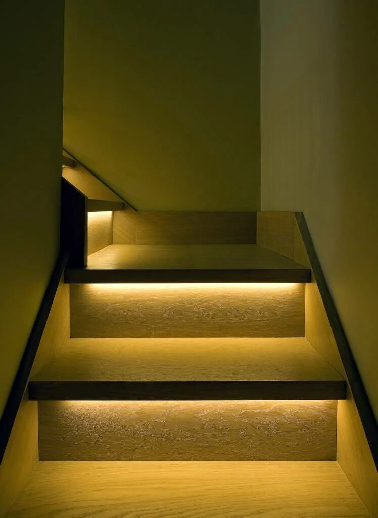 Освещение лестницы. Подсветка ступеней. Подсветка лестницы на ступенях. Подсветка ступенек на лестнице. Подсветка лестницы лентой