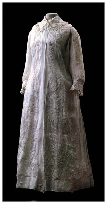 Капот платье. Шлафрок 19 век. Старинный халат. Капот одежда женская 19 века. Пеньюар 19 века.
