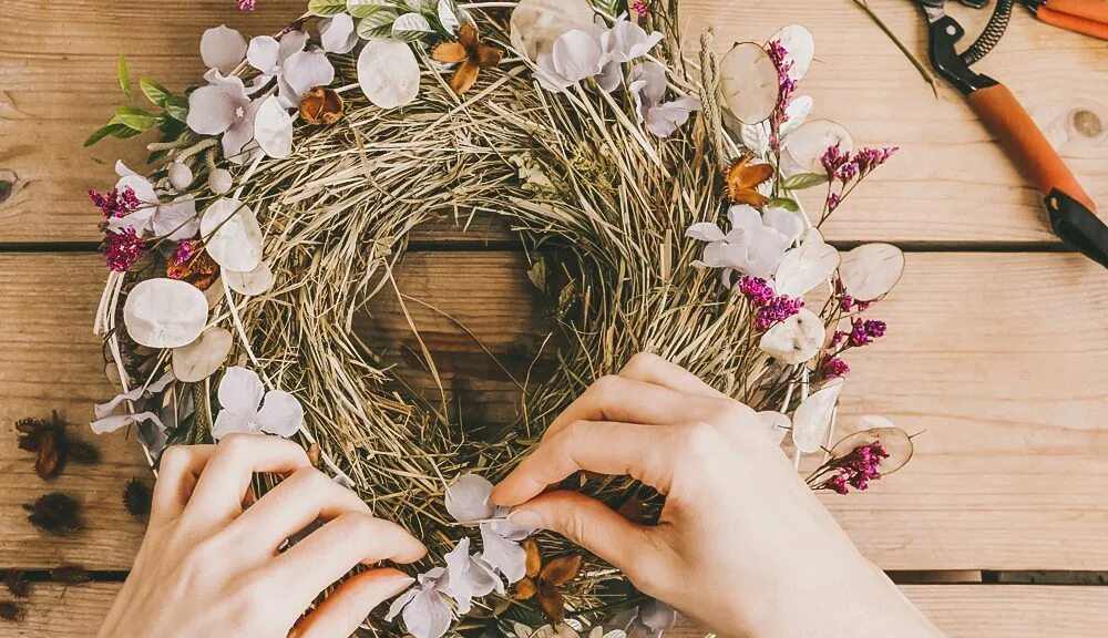 Making wreath. Making wreath
