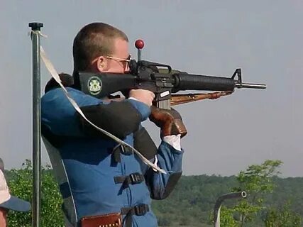 Стоять под ружьем