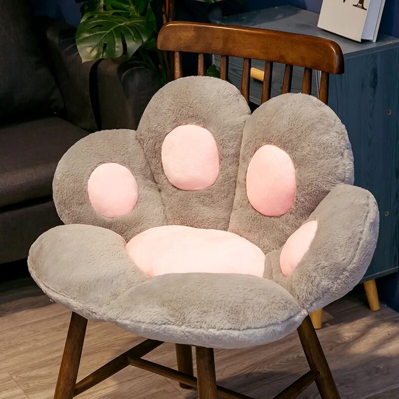 Подушка лапа. Paw seat cushion. подушка для кресла в виде лапки. подушка кошачья лапка для кресла. кресло с мягкой подушкой.