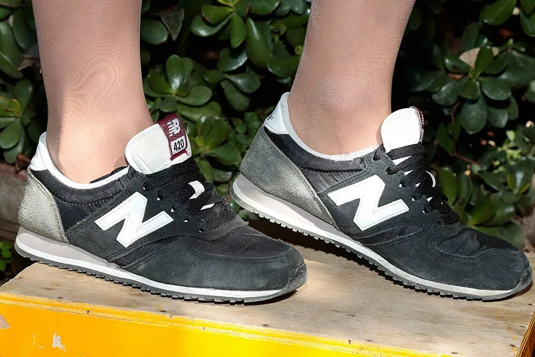 New balance site. Нью бэланс 550. New Balance 574 Cordura. Нью баланс 1960д. New Balance 550 (бело-бежевые).