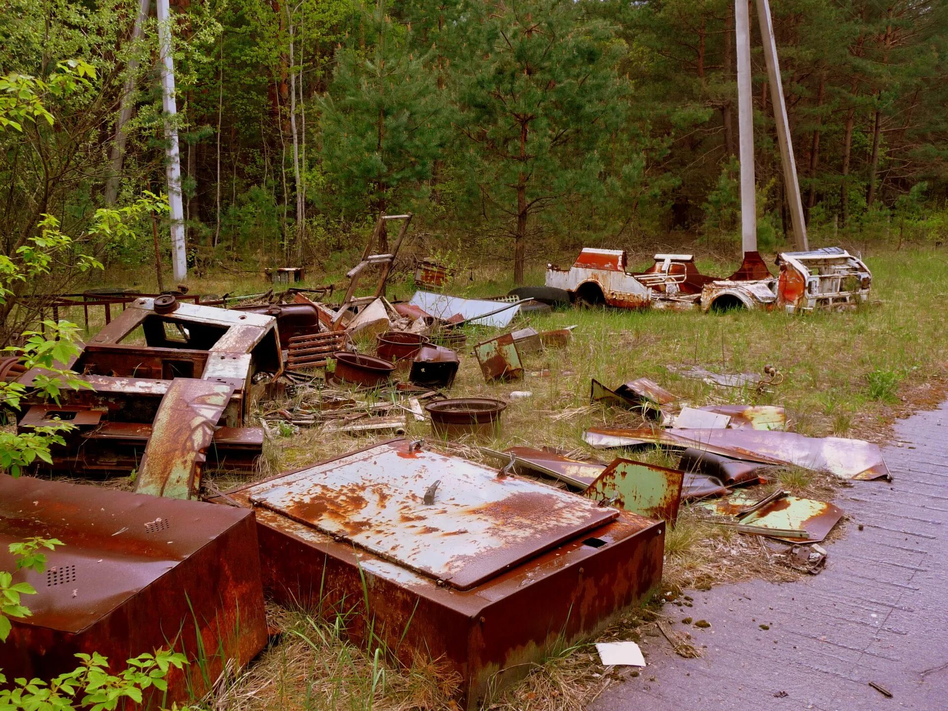 Колесо обозрения припять 1986. Чернобыль зона отчуждения припять. Припять 2006 год. 111-121 припять. Зона отчуждения чернобыльской аэс.