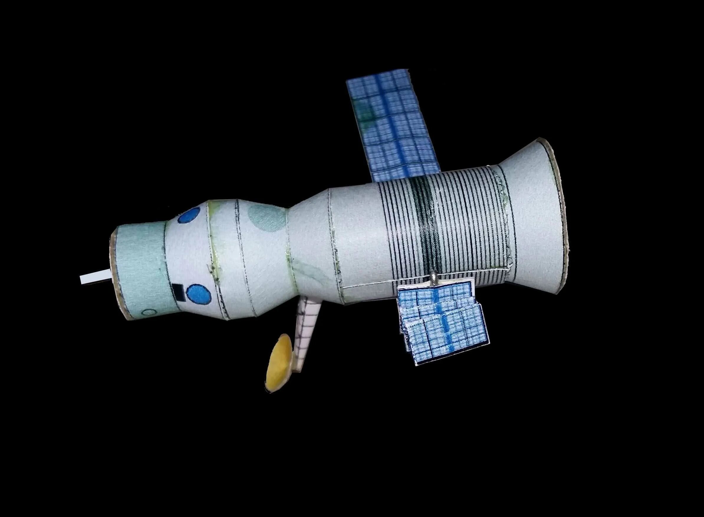 Как сделать космический аппарат. Союз Аполлон модель из бумаги. Ракета , космический корабль паперкрафт. Model 1/144 soyuz. Макет космического корабля.