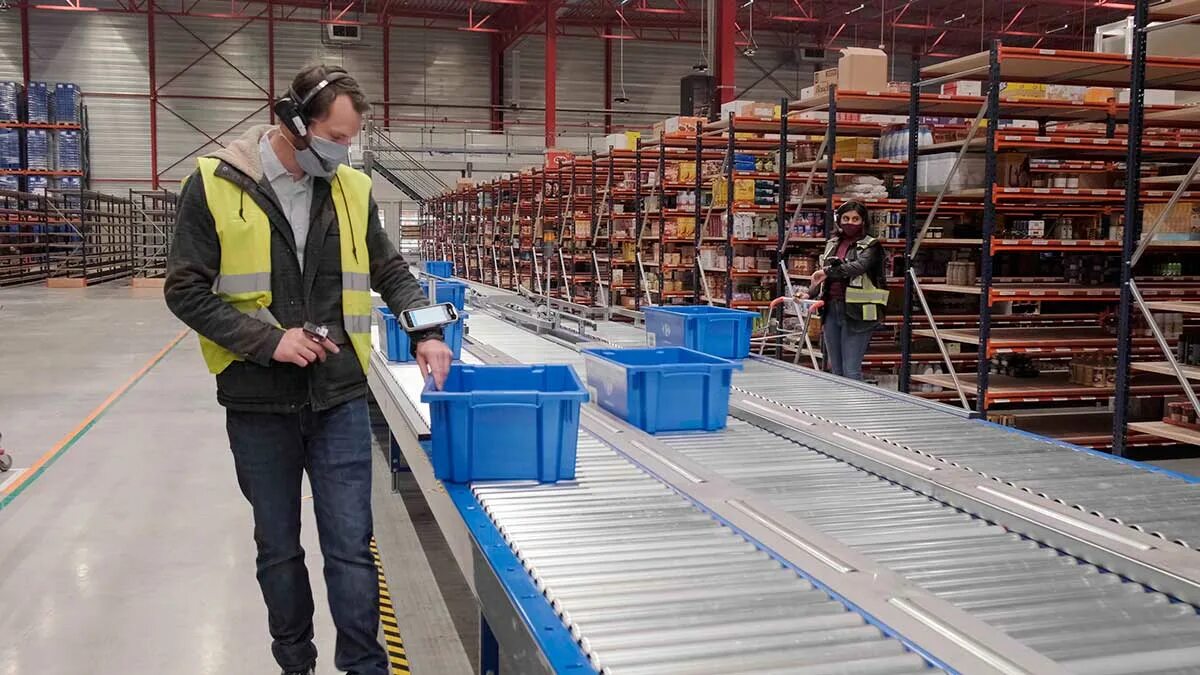 Voice picking. Система voice picking. Voice picking. Pick by voice на складе. Сборка заказов на складе.